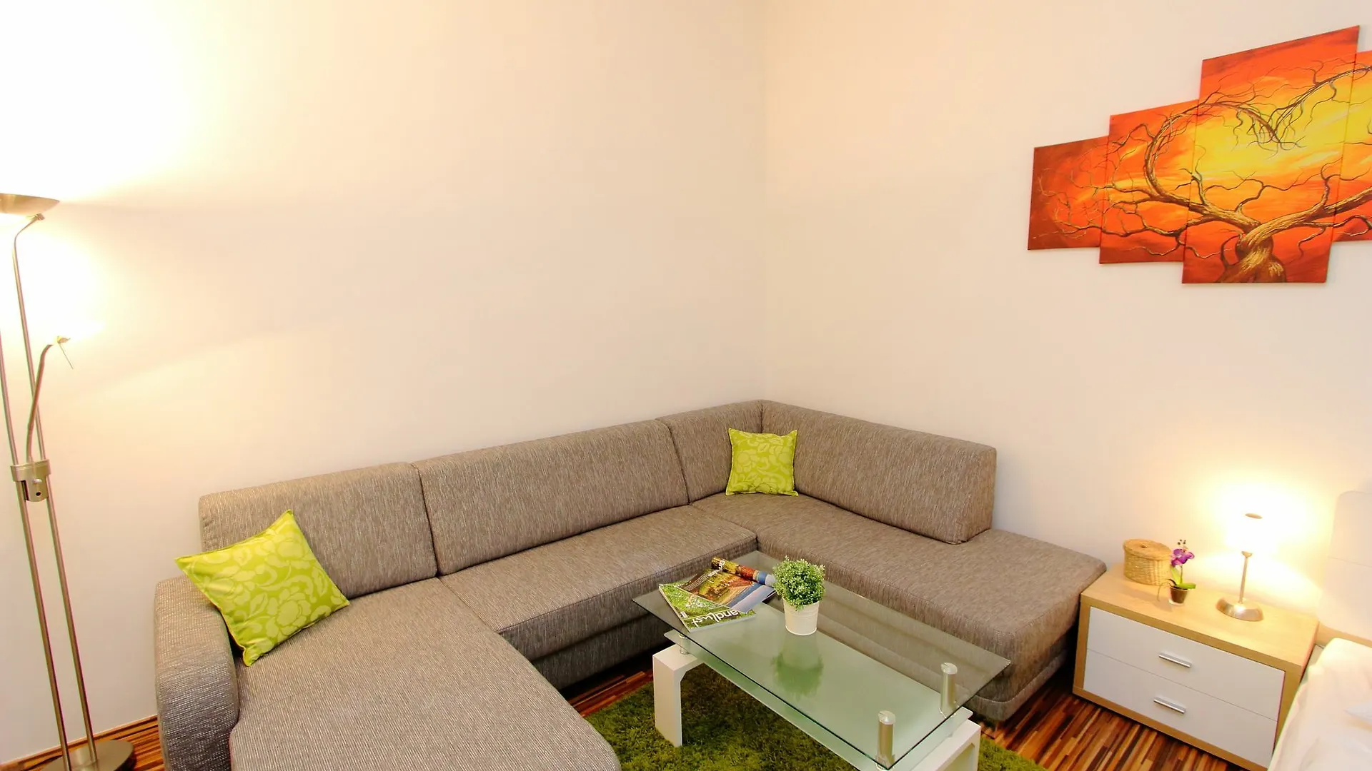 Checkvienna - Simmeringer Hauptstrasse Apartman