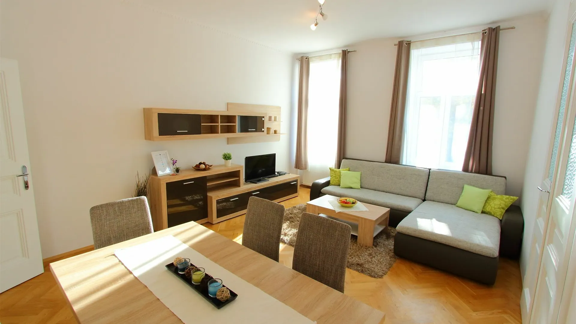 Checkvienna - Simmeringer Hauptstrasse 0*,  Ausztria