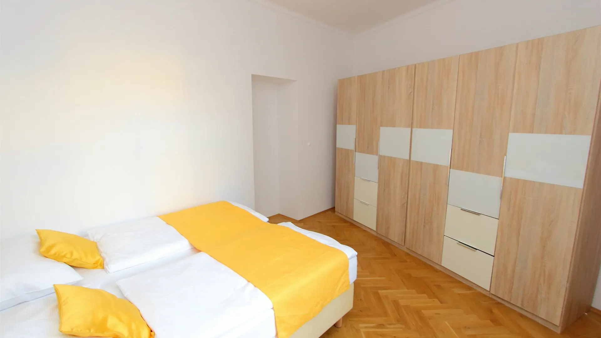 Checkvienna - Simmeringer Hauptstrasse Ausztria