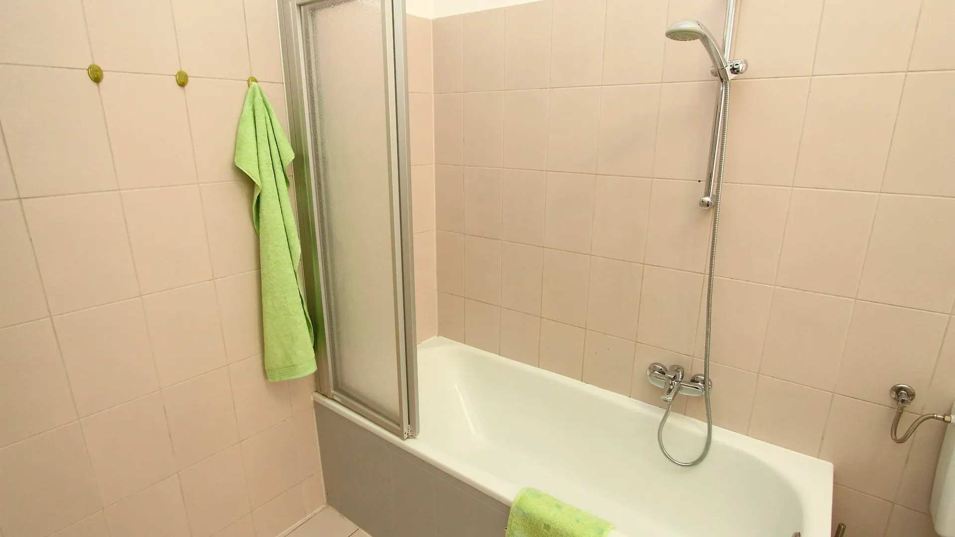 Checkvienna - Simmeringer Hauptstrasse Apartman